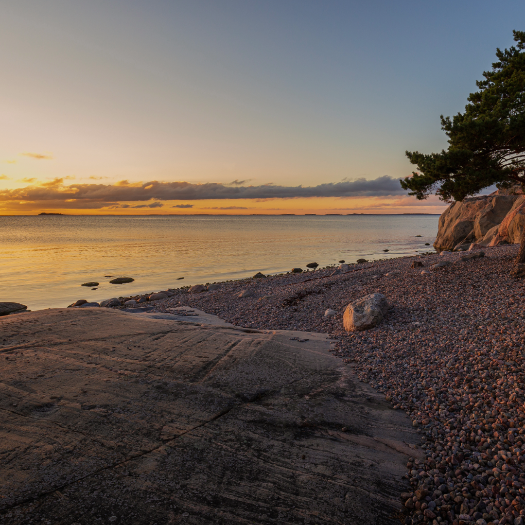 Strand bei Sonnenuntergang an der Ostsee